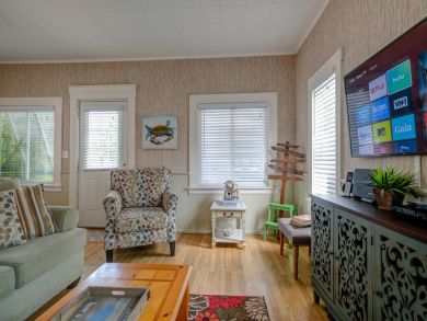 Charming Updated Cottage on Anna Maria Island